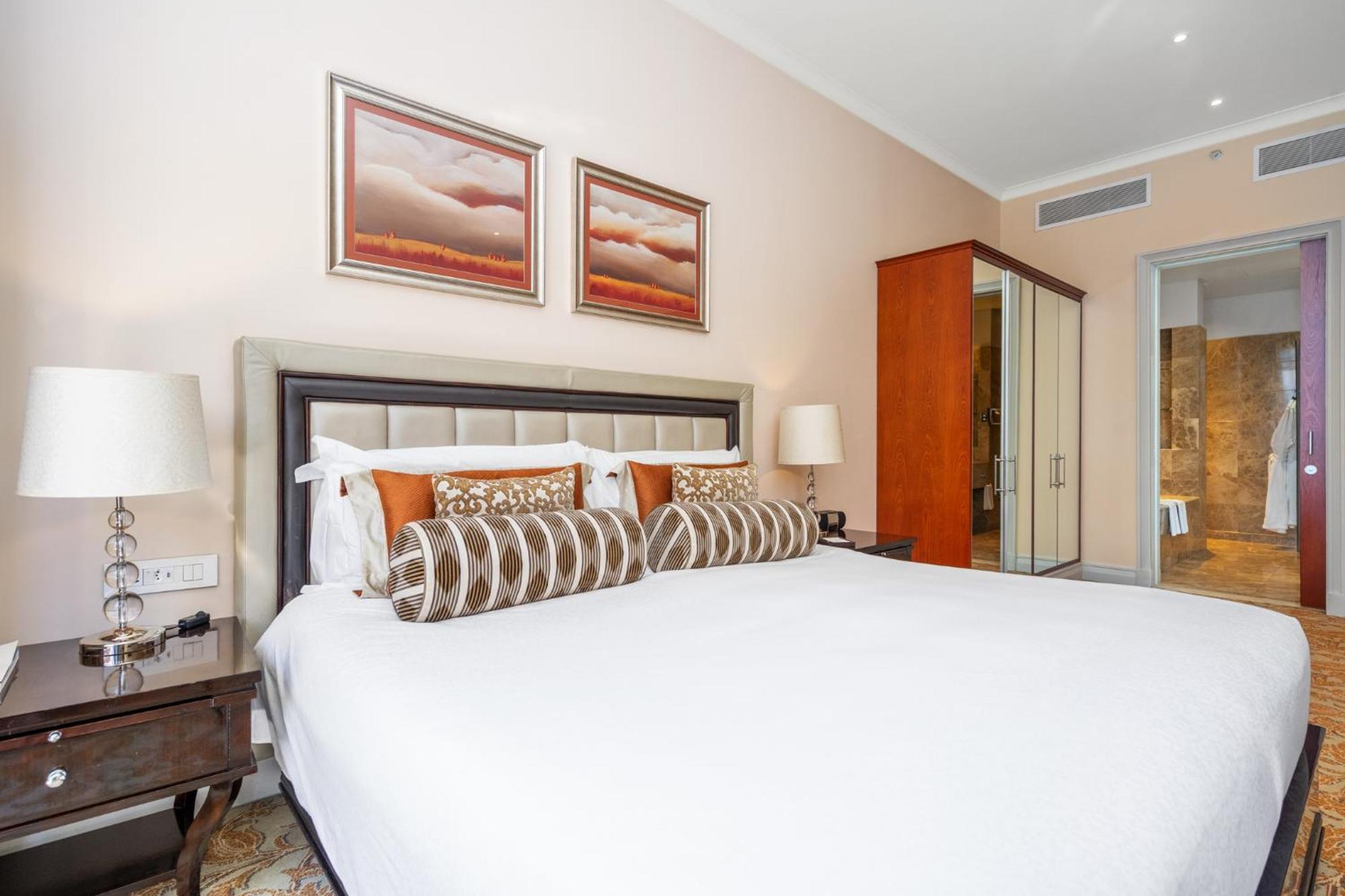 Taj Hotel 305 เคปทาวน์ ภายนอก รูปภาพ